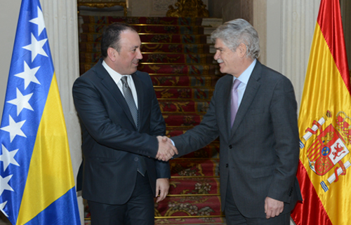 Dastis anima a Bosnia a seguir las reformas para poder entrar en la UE