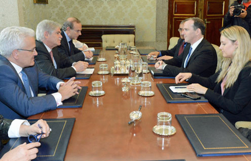 España reafirma el compromiso contra el Daesh ante el enviado de Trump