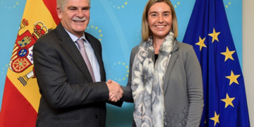 Dastis se estrena como ministro con reuniones en Bruselas con Juncker y Mogherini