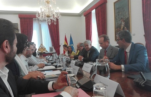 Las ONGD reclaman a Dastis un Plan Director “participado y con recursos”