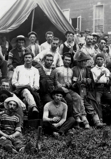 La historia de los gallegos en la construcción del canal de Panamá