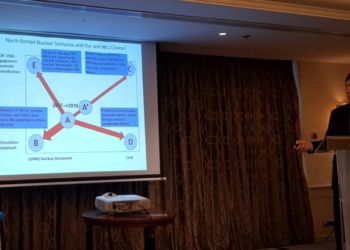 El Dr. Bong-Geun Jun durante su intervención relativa a los desafíos de Corea. / Foto: AC
