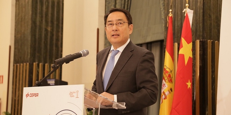 Lyu Fan: “La guerra comercial no afectará a España si no se doblega ante EEUU”