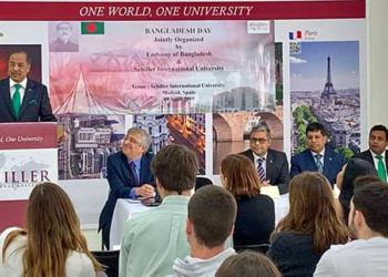 El embajador de Bangladés, durante su intervención ante los estudiantes./ Foto: Embajada de Bangladés