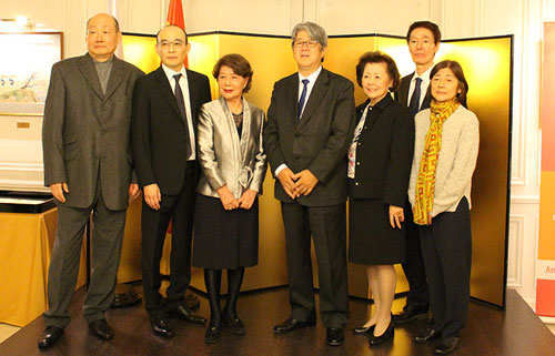 El embajador del Japón, Masashi Mizukami, con los galardonados.
