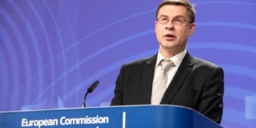 Bruselas advierte de que España “corre el riesgo” de incumplir el objetivo de déficit