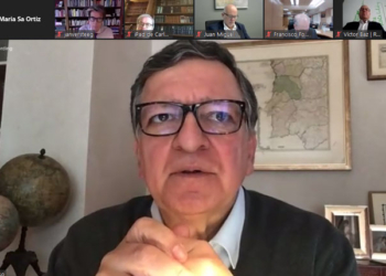 Durão Barroso critica a los países que no vacunan fuera de sus fronteras