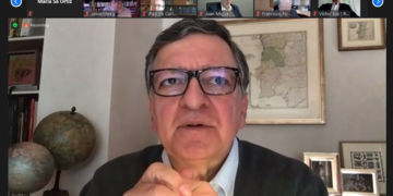 Durão Barroso critica a los países que no vacunan fuera de sus fronteras