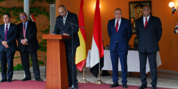 El embajador Omar Selim se dirige a los invitados./ Fotos: AR