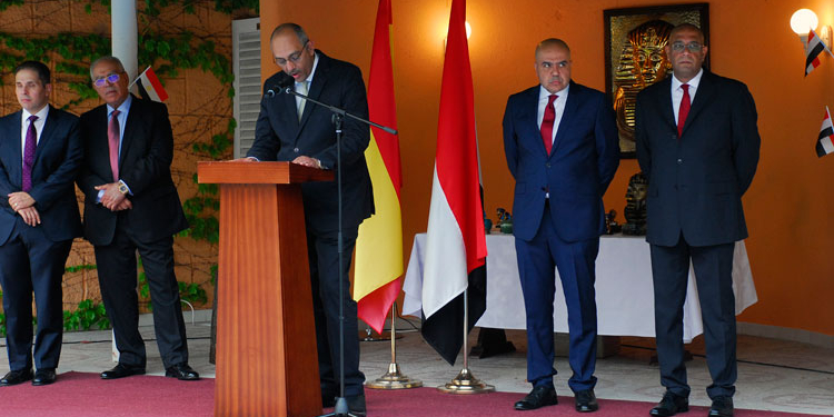 El embajador Omar Selim se dirige a los invitados./ Fotos: AR