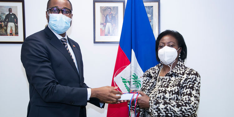 La Embajada de Haití galardona a la doctora Marie Thérèse Alexandre