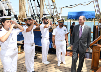El embajador de Italia visita la nave escuela “Amerigo Vespucci” en Mahón