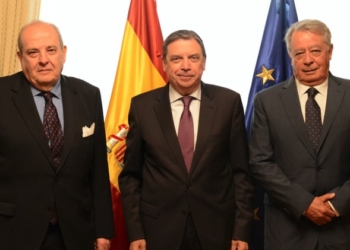 Presentado el libro de Javier Elorza sobre las negociaciones pesqueras en África y en Bruselas