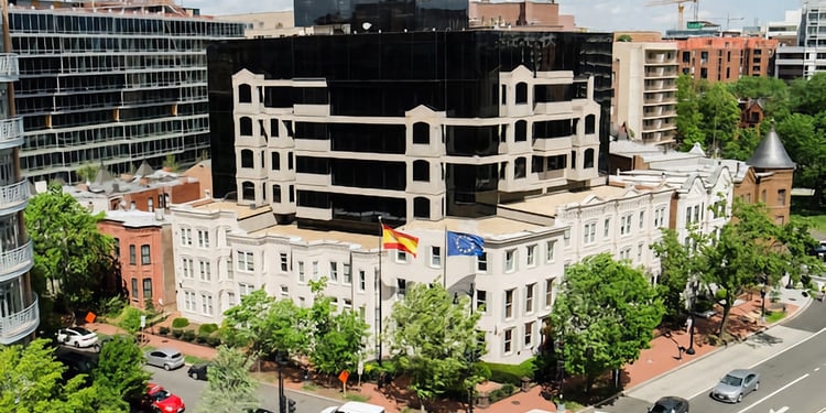 Albares prepara un amplio paquete de relevos de embajadores a partir de enero