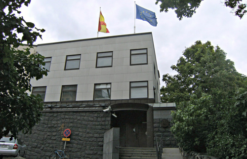 El ex embajador en Finlandia acusado de irregularidades culpa al canciller que le denunció