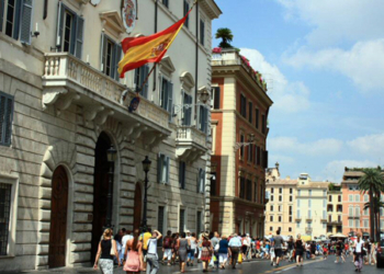 Cuarenta y cuatro embajadas españolas, a la espera de un nuevo embajador