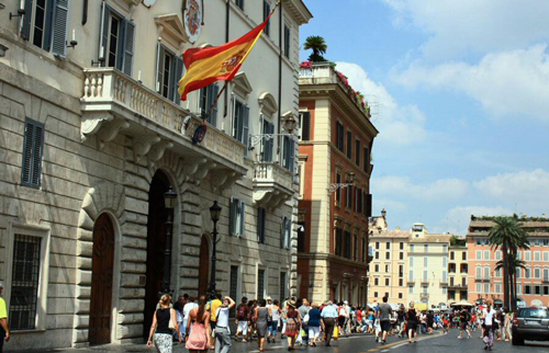 Cuarenta y cuatro embajadas españolas, a la espera de un nuevo embajador