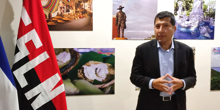 Acto de convivencia de la Embajada de Nicaragua con exposición y concierto