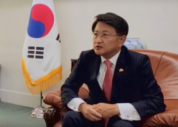 El embajador Bahk Sahnghoon en un momento de la entrevista./ Imagen: TD