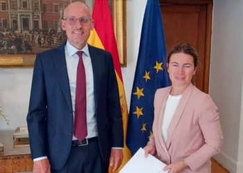 El nuevo embajador de Dinamarca entrega sus Copias de Estilo