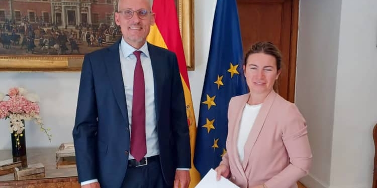 El nuevo embajador de Dinamarca entrega sus Copias de Estilo