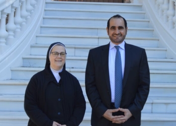 El embajador de Emiratos Árabes visita el Hogar Nuestra Señora de los Desamparados