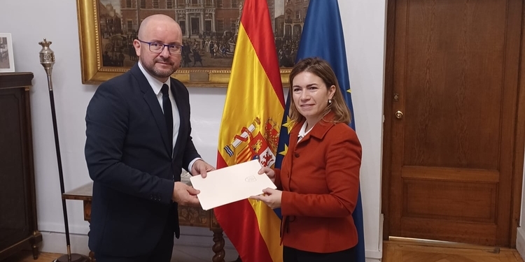 El nuevo embajador de Eslovaquia presenta sus Copias de Estilo