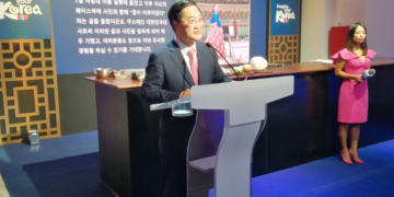 El embajador Chun Hong-jo durante la inauguración del evento.