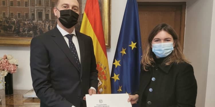 Presenta sus Copias de Estilo el nuevo embajador de Moldavia en España