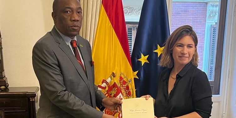 El nuevo embajador de Mozambique en España toma posesión de su cargo