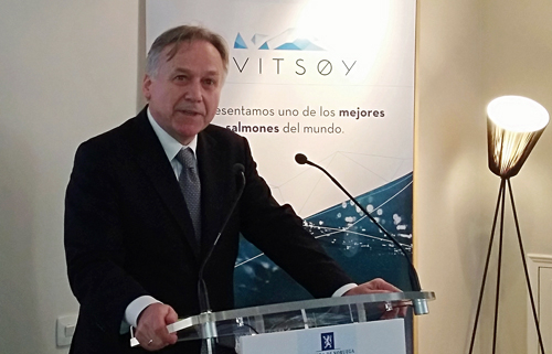 El embajador de Noruega presenta el exquisito salmón Kvitsøy