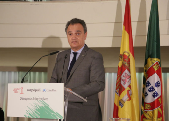 El embajador portugués Francisco Ribeiro de Menezes.