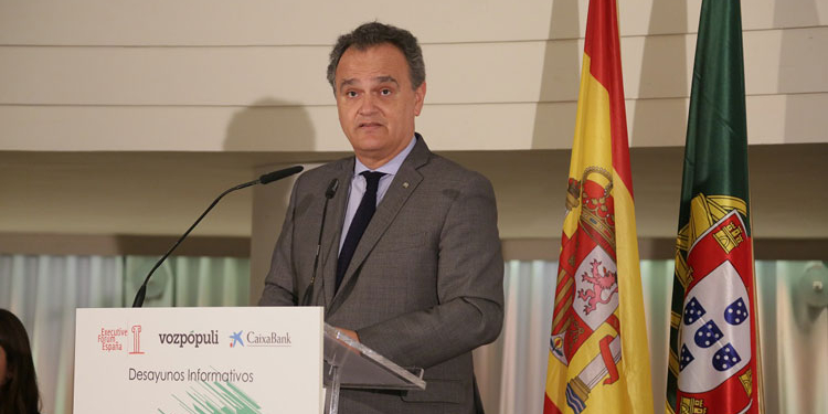 El embajador portugués Francisco Ribeiro de Menezes.