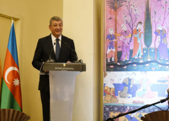 La Embajada de Azerbaiyán celebra su Día de la Bandera con música Mugam