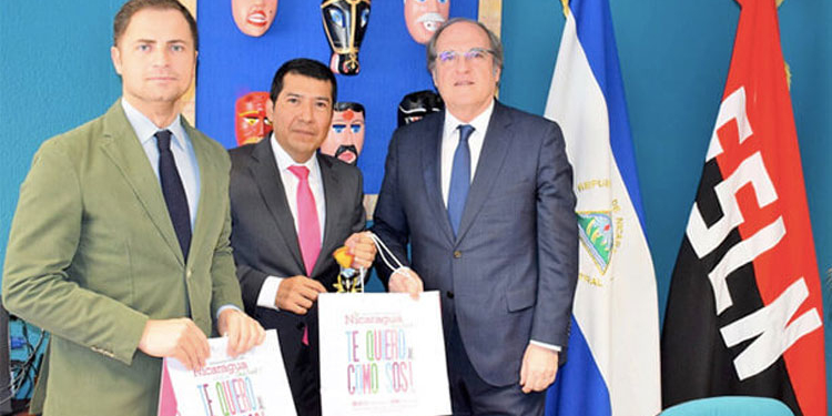 El portavoz del PSOE en la Comunidad de Madrid visita la Embajada de Nicaragua