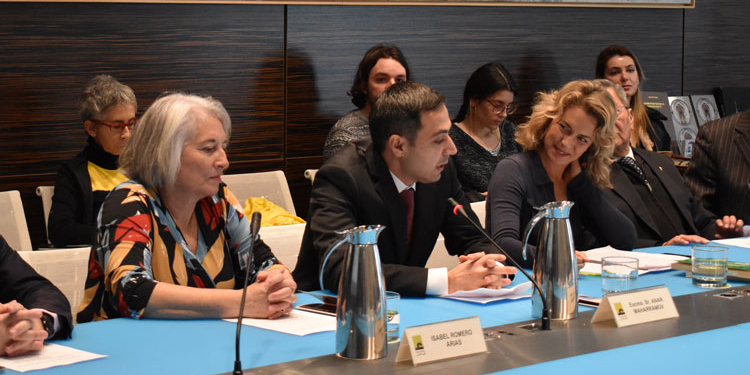 La Embajada de Azerbaiyán celebra el año Nasimi en Casa Árabe