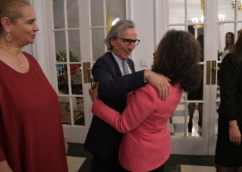 El embajador de Colombia celebra la presentación de sus Cartas Credenciales