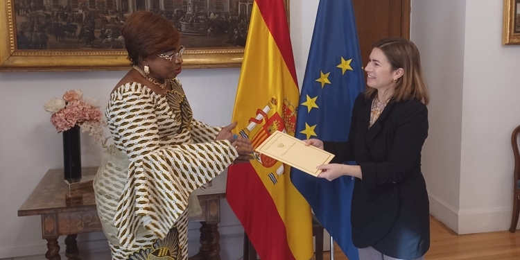 Presenta Copias de Estilo la nueva embajadora de República Democrática del Congo
