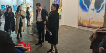 La embajadora de Serbia inaugura ‘Bellos espantapájaros’ en ARCO 2024