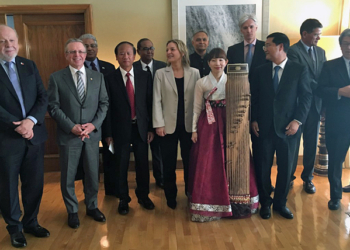 Los invitados ayer en la residencia del embajador coreano./ Foto: AR