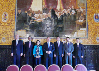 Embajadores de Asia Pacífico, en el histórico Salón de Plenos de Algeciras