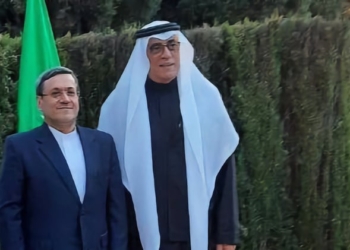 Los embajadores de Irán y Arabia Saudí escenifican sus renovadas relaciones diplomáticas