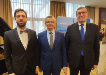 El embajador de Estonia muestra el apoyo de su país a Ucrania en su Fiesta Nacional