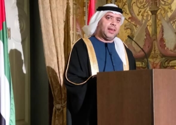 El embajador Majid al-Suwaidi durante su discurso.