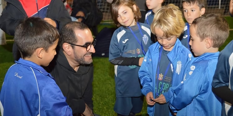 La Embajada de Emiratos Árabes celebró el Día Mundial del Niño con el Sporting Hortaleza
