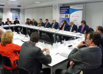 Un momento del encuentro con Fernando Garcia Casas, embajador en Brasil./ Foto: Club de Exportadores e Inversores