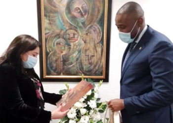 Los embajadores de Haití y Guatemala analizan en un encuentro la situación de los dos países