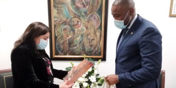 Los embajadores de Haití y Guatemala analizan en un encuentro la situación de los dos países