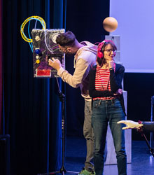 ‘Ese mundo de ahí’, teatro cómico y música pop en los Teatros del Canal