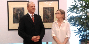 El embajador eslovaco presenta la obra del pintor Alexander Godány